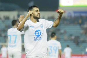 Brenner liên tục ghi bàn trong màu áo Nam Định FC.