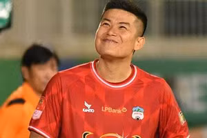 Phan Đình Vũ Hải chấn thương, nguy cơ lỡ hẹn với lượt đi V-League 2024/2025.