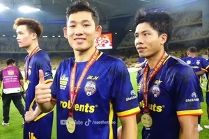 Hai Long và Hoàng Đức được đánh giá cao ở trận đấu với Man United.