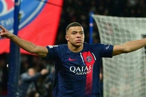 Kylian Mbappe vẫn đang tìm cách giải quyết khoản tiền mà PSG còn nợ.