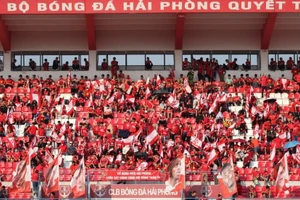 Sân Lạch Tray đón khán giả đông khán giả nhất vòng 1 V-League 2024/25.