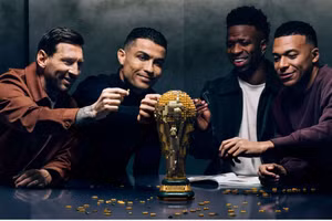 Ronaldo bắt tay Messi khiến mạng xã hội bùng nổ 