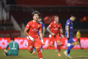 Sao Việt kiều 20 tuổi làm lu mờ cả Đình Bắc, Tiến Linh 