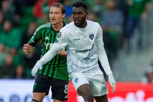 Miche Naider Chery (áo trắng) gia nhập Hải Phòng.