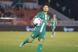 Công Phượng lập cú đúp kiến tạo trong chiến thắng trước Khánh Hòa FC.