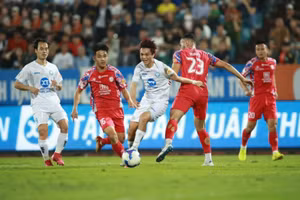 Nam Định bất phân thắng bại TPHCM ở vòng 18 V-League.