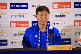 HLV Kim Sang Sik giúp U23 Việt Nam vô địch U23 Đông Nam Á với thành tích toàn thắng.