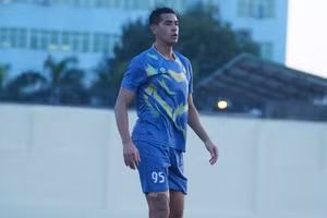 Gustavo Santos hiện đang trong quá trình nhập tịch Việt Nam.