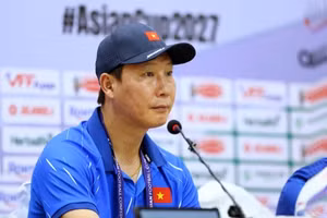 HLV Kim Sang Sik hài lòng về trận thắng Nepal.