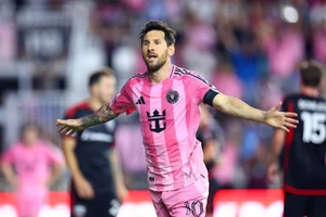 Lionel Messi lập cú đúp bàn thắng giúp Inter Miami hạ DC United.