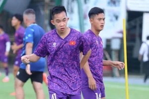 Tiền vệ Việt kiều CH Séc Hồ Hữu Hưng hội quân cùng U19 Việt Nam.