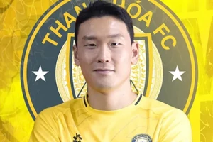 Hậu vệ người Hàn Quốc Kim Won Sik gia nhập Thanh Hóa FC.