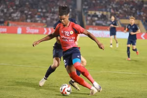 Công an Hà Nội bất phân thắng bại Buriram United ở chung kết lượt đi Cúp C1 Đông Nam Á.