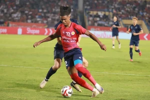 Công an Hà Nội bất phân thắng bại Buriram United ở chung kết lượt đi Cúp C1 Đông Nam Á.