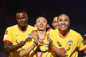 Châu Ngọc Quang vắng mặt ở vòng 13 V-League vì án treo giò.