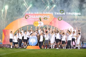 CLB Thép xanh Nam Định vô địch V-League 2024/25.