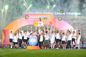 CLB Thép xanh Nam Định vô địch V-League 2024/25.