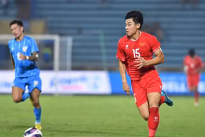 Tuyển Việt Nam đánh rơi chiến thắng trước Ấn Độ trên sân Thiên Trường.