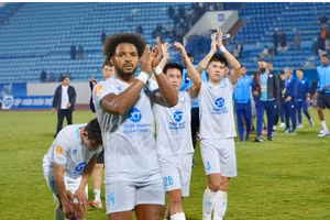 Nam Định vẫn phải thi đấu giữa lúc SEA Games tranh tài