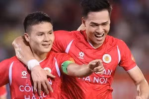 Quang Hải tỏa sáng góp công giúp Công an Hà Nội đánh bại Hải Phòng.