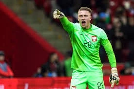 Thủ môn Marcin Bulka của OGC Nice lọt tầm ngắm Man United.