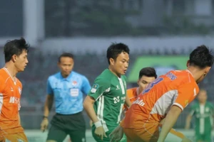 Hạ Trường Tươi Bình Phước, SHB Đà Nẵng ở lại V-League.