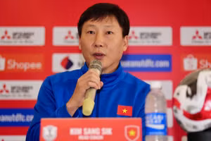 HLV Kim Sang-sik hài lòng về trận thắng Thái Lan.