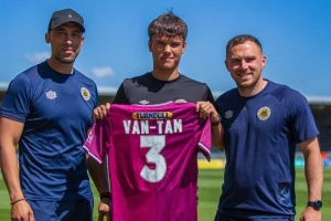 Alex Van-Tam được bầu chọn là Cầu thủ xuất sắc nhất mùa giải của U18 Boston United.