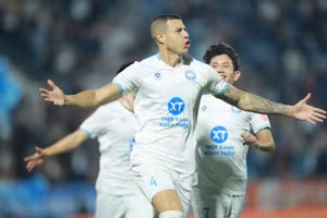 Nam Định đánh rơi chiến thắng trước Hà Nội FC ở vòng 11 V-League.