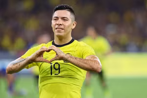 Sergio Aguero hào hứng đối đầu Man United.