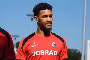 Kenneth Schmidt có cơ hội khoác áo tuyển Việt Nam.