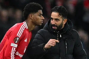 Barca chiêu mộ tiền đạo ghi 157 bàn của Man United