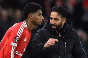 Barca chiêu mộ tiền đạo ghi 157 bàn của Man United