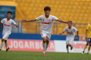 Nguyễn Quốc Việt trở lại Hoàng Anh Gia Lai sau 1 năm thi đấu ở giải hạng Nhất.