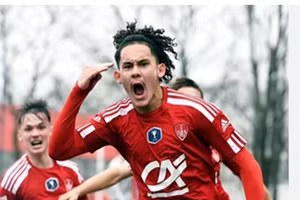 Tiền đạo Aymeric Faurand-Tournaire lọt tầm ngắm HLV Kim Sang-sik.