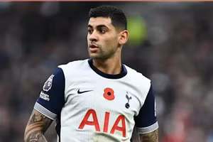 Man United tranh sao Tottenham với Barca