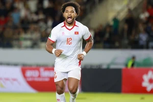 Sút tung lưới tuyển Lào, Xuân Son chia sẻ điều thú vị