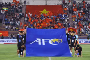 Tuyển Việt Nam thi đấu vòng loại Asian Cup nữ 2026 trên sân Việt Trì.