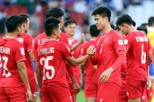 Tuyển Việt Nam tăng 3 bậc trên bảng xếp hạng FIFA dù không thi đấu trong tháng 11.