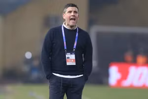 HLV Gerard Albadalejo và trợ lý HLV Josep Maria Roma chia tay Ninh Bình FC.