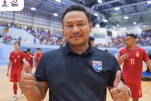HLV Rakpol Sainetngam giúp futsal Thái Lan vô địch giải Đông Nam Á 2026. Ảnh: FAT.