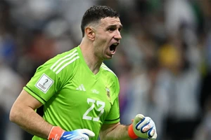 Thủ môn Emiliano Martinez sáng cửa gia nhập Man United.