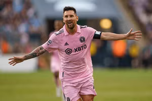 Messi từ chối mức lương khủng để tới Mỹ thi đấu.