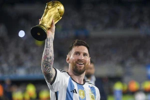 Messi hiện là cầu thủ nhiều danh hiệu nhất mọi thời đại.