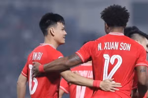 Xuân Son, Tấn Tài tích cực tập phục hồi hậu phẫu thuật.