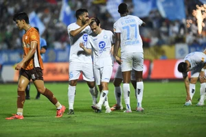 Nam Định làm khách Sông Lam Nghệ An ở vòng 24 V-League.
