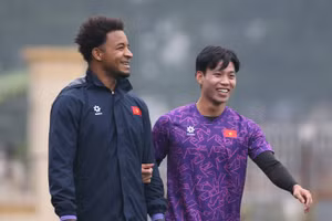 Vũ Văn Thanh hiện vẫn phải tập riêng ở đội tuyển Việt Nam.