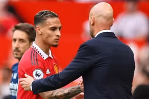 HLV Ten Hag muốn Antony sớm trở lại là chính mình.