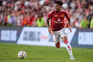 Jadon Sancho được Barca hỏi mua.