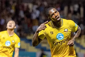 Tiền đạo Rimario nỗ lực nhập tịch Việt Nam.